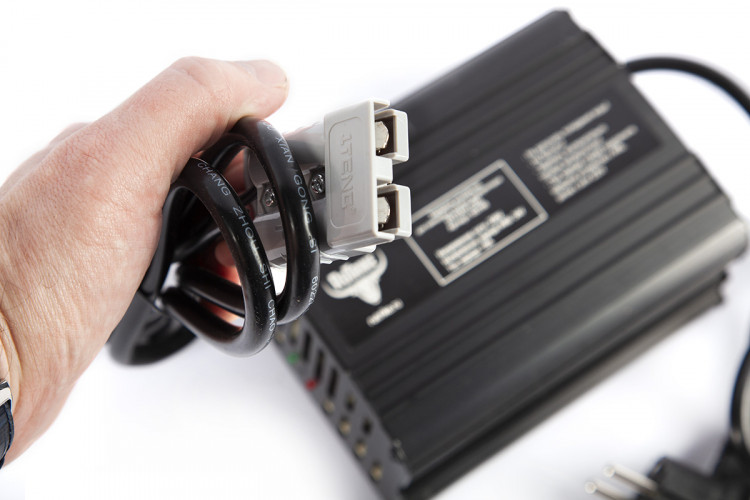 Зарядное устройство RuTrike для аккумуляторов 24V50A/H (10A) в Тольятти